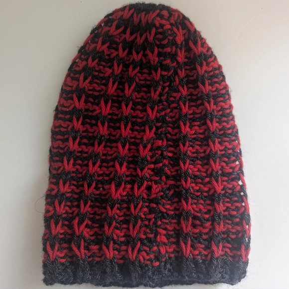 Red and Black Handmade Knitted Hat Touque - Picture 2 of 6